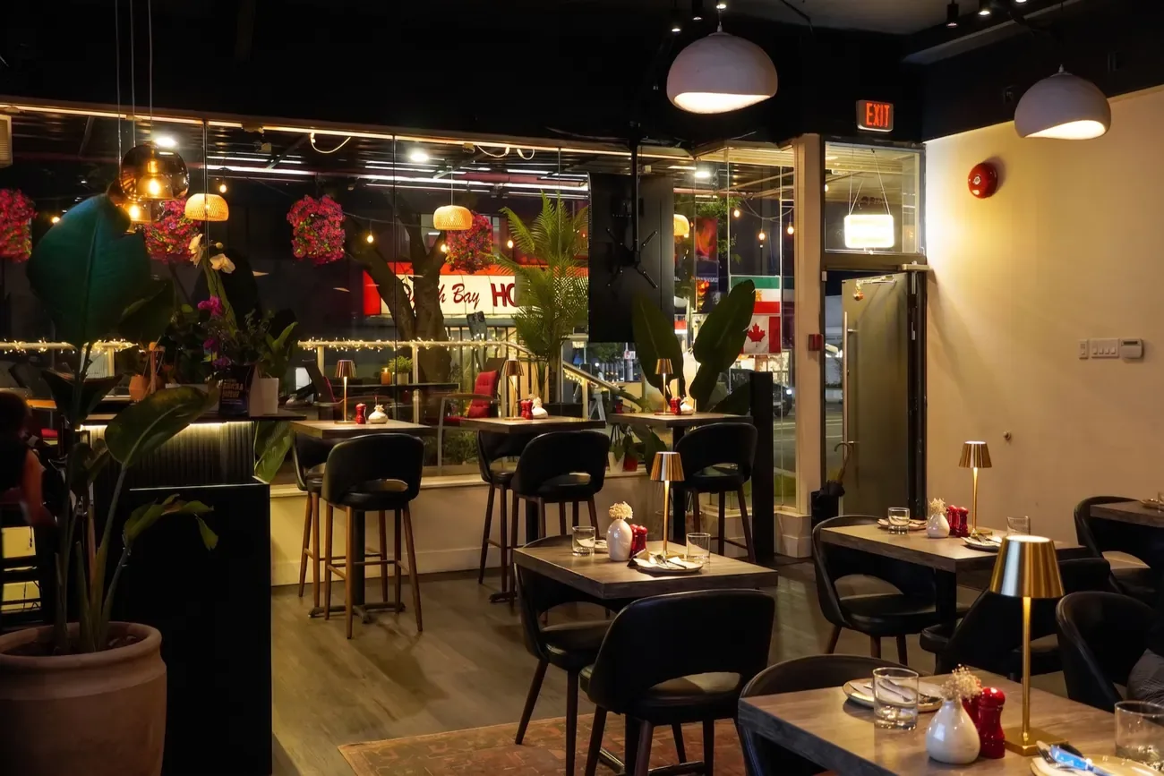 Diba dining room with greenery